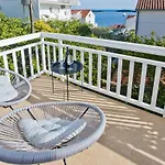 Anita Hvar Town